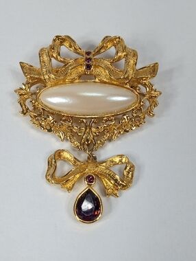 Avon Gold-Tone Bow  Brooch with Faux Pearl Center and Purple Teardrop Stone